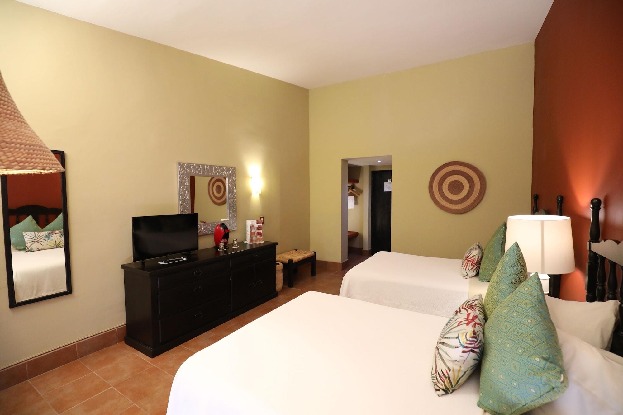 Hotel Montetaxco Extérieur photo A room at the hotel