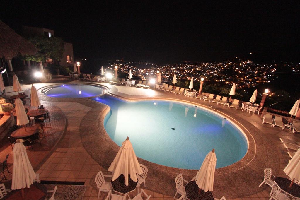 Hotel Montetaxco Extérieur photo The swimming pool at the hotel