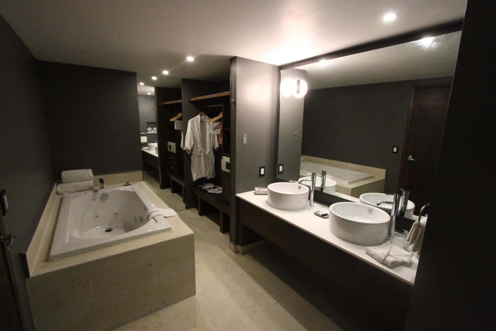 Hotel Montetaxco Chambre photo Bathroom of a hotel room