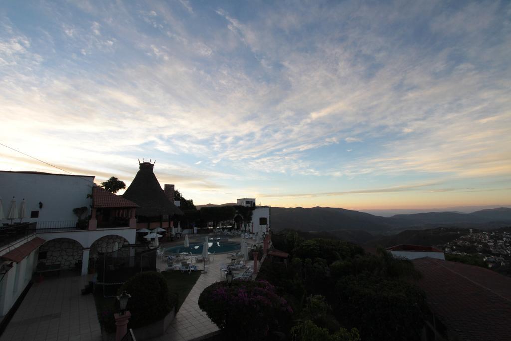 Hotel Montetaxco Extérieur photo Sunset at the hotel