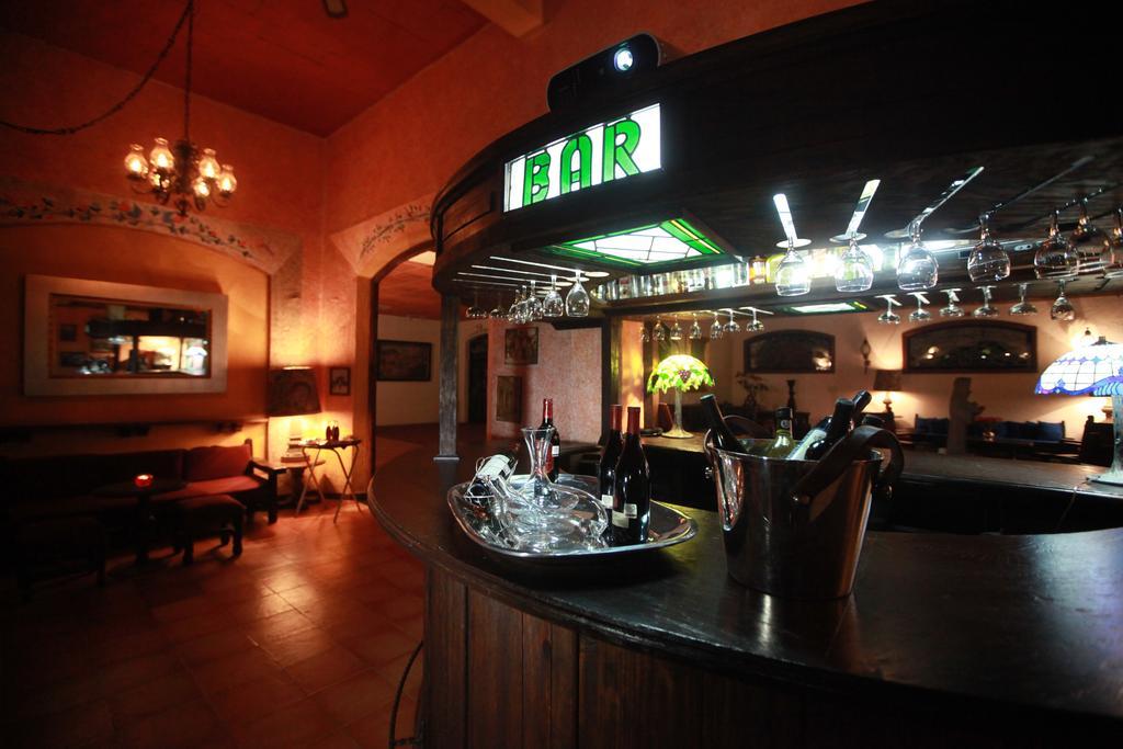 Hotel Montetaxco Extérieur photo A bar in a nightclub