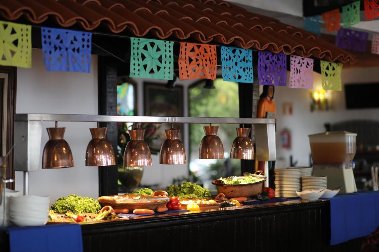 Hotel Montetaxco Extérieur photo A buffet at a restaurant